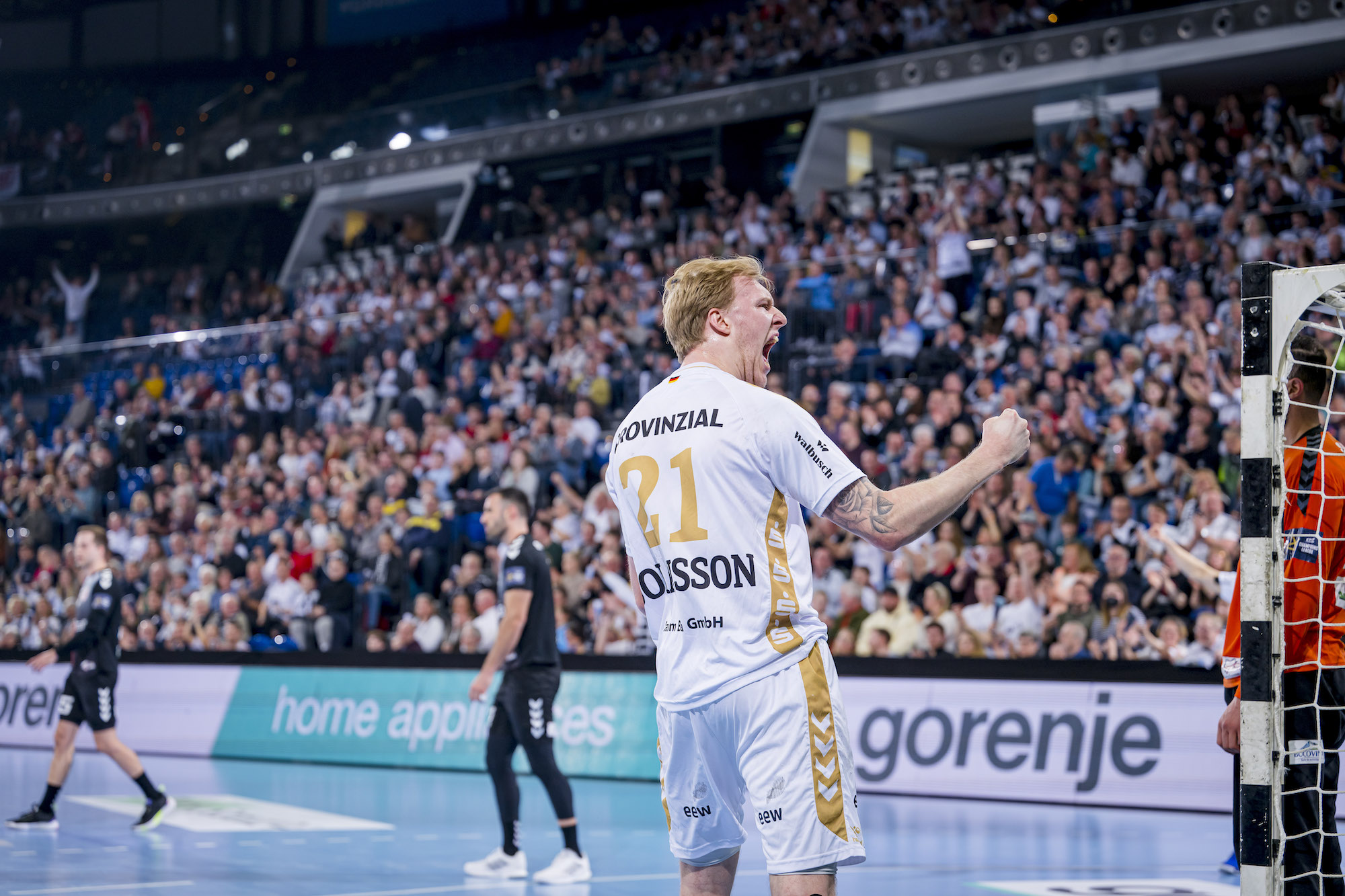 Dinamo take last-second win; Kiel progress