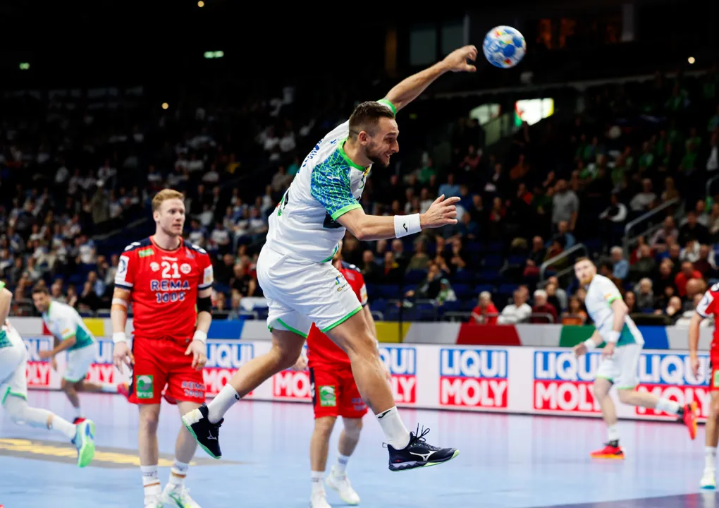 Slovenia shock Norway to take maximum points to main round