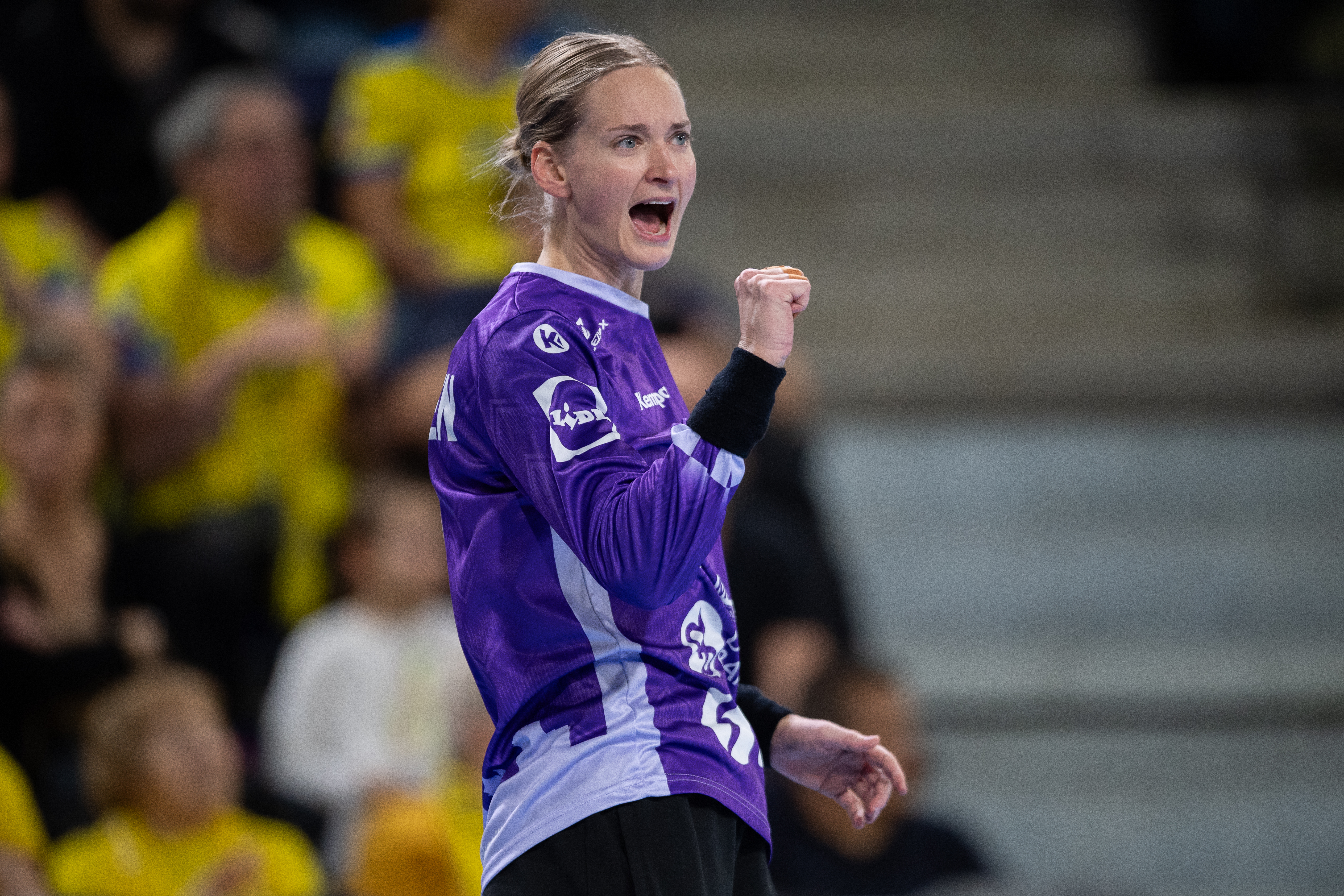 Bundsen’s game: “Being a goalkeeper is really about playing with the shooters”