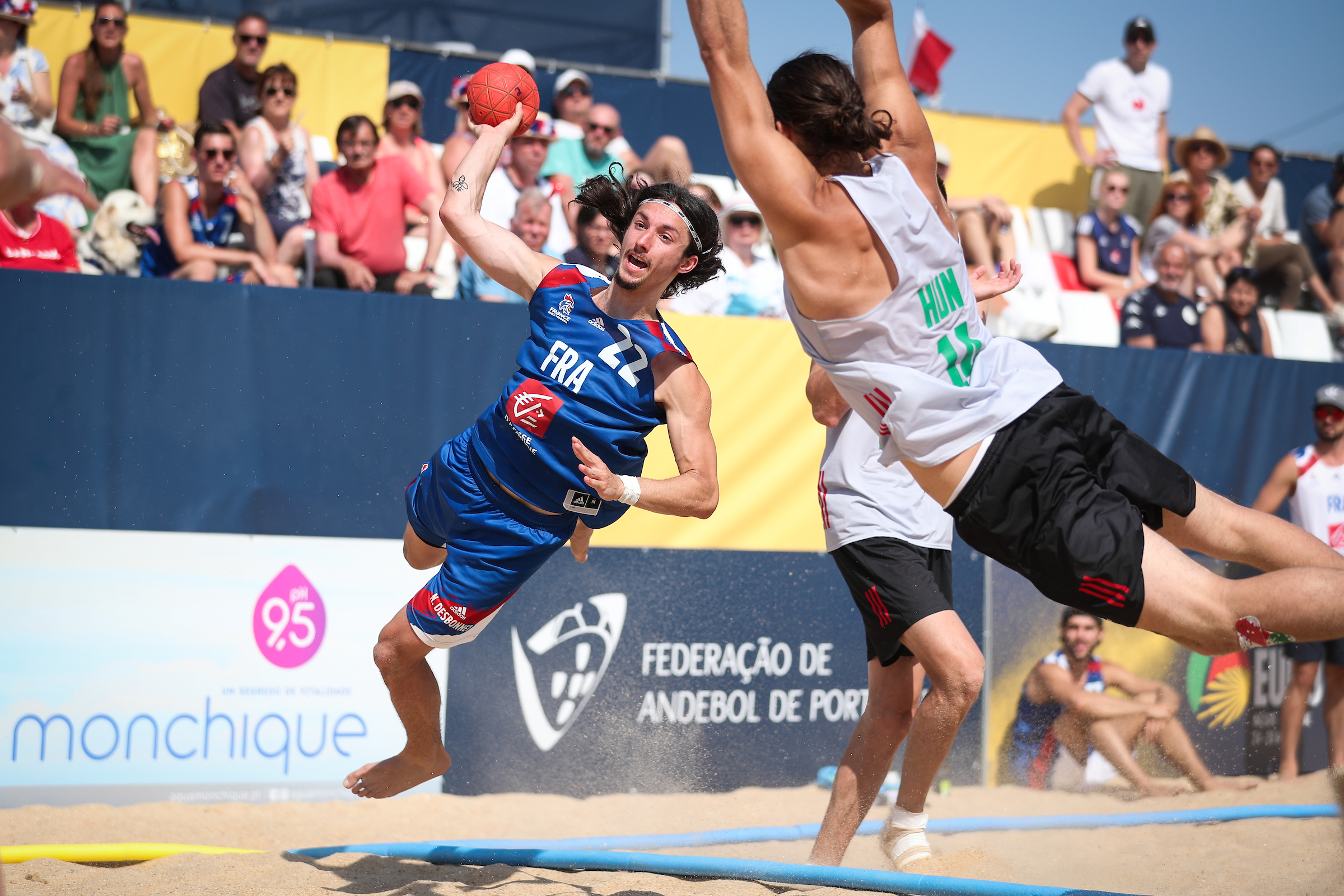 The Desbonnet brothers, starring on the beach and indoor