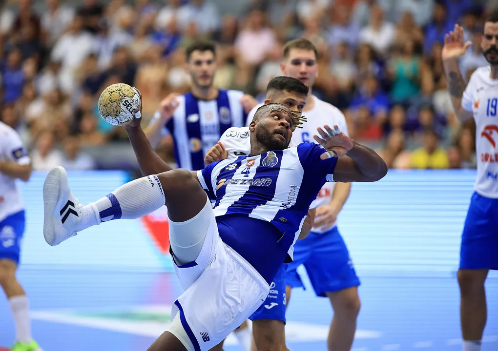Seven teams head into round 3 unbeaten