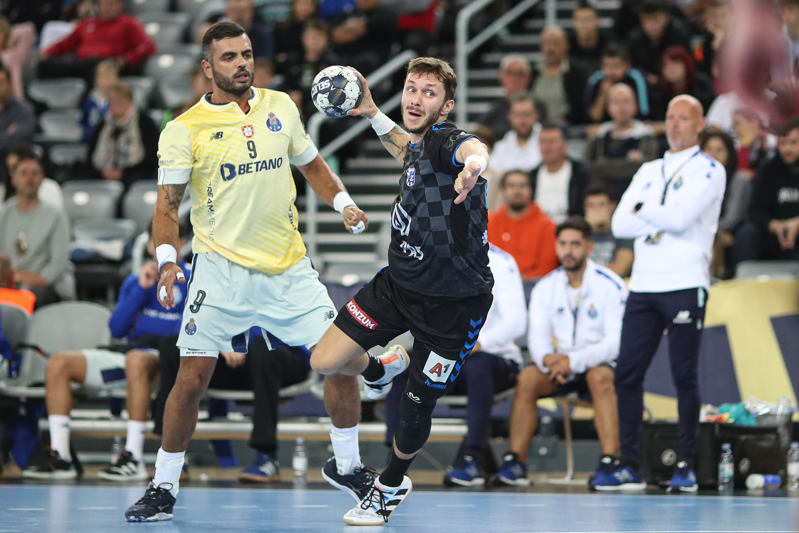 Zagreb want to seal play-off berth in Porto