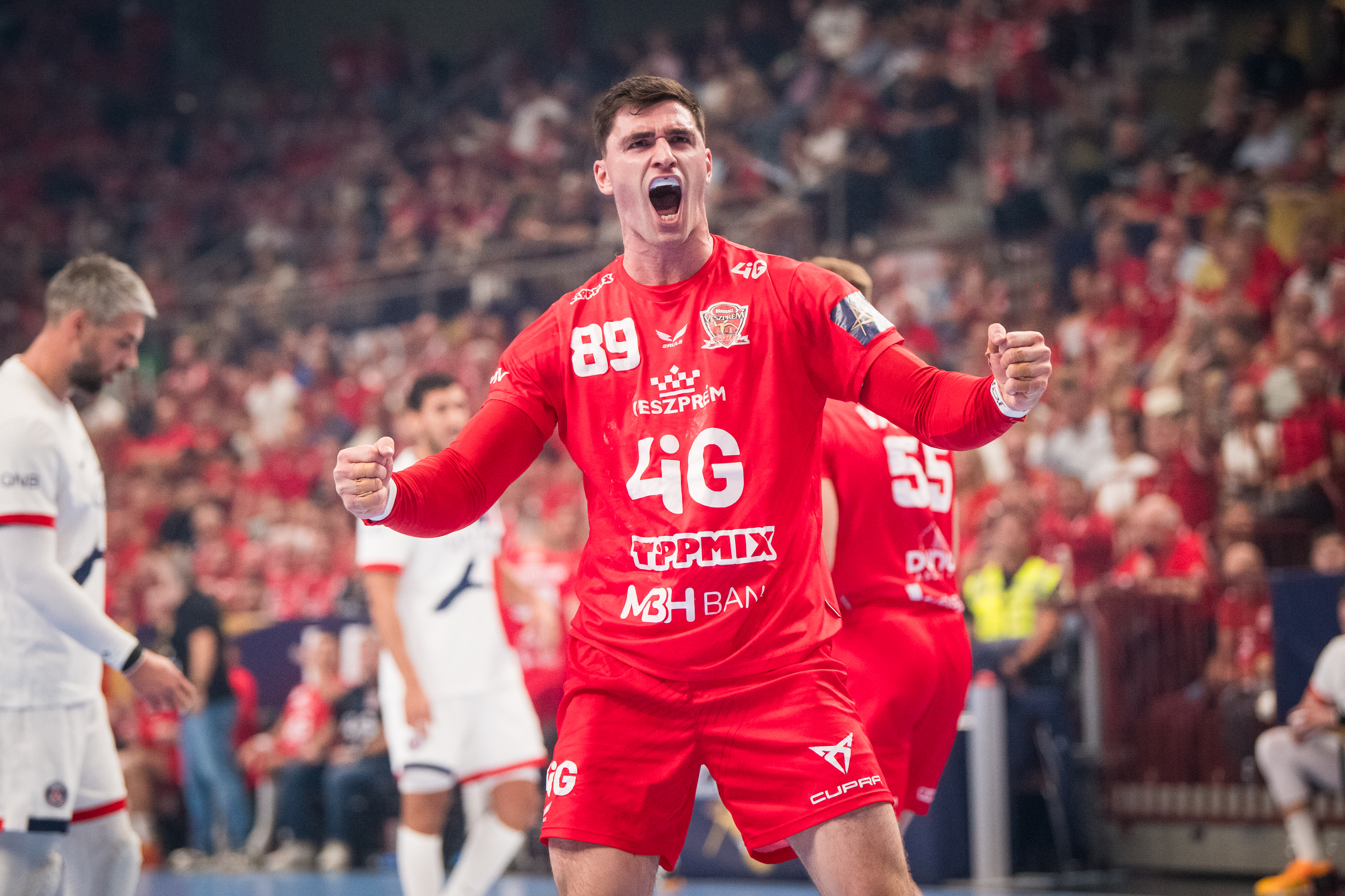 Fabregas’ game: “I always try to find balance between myself and the team”