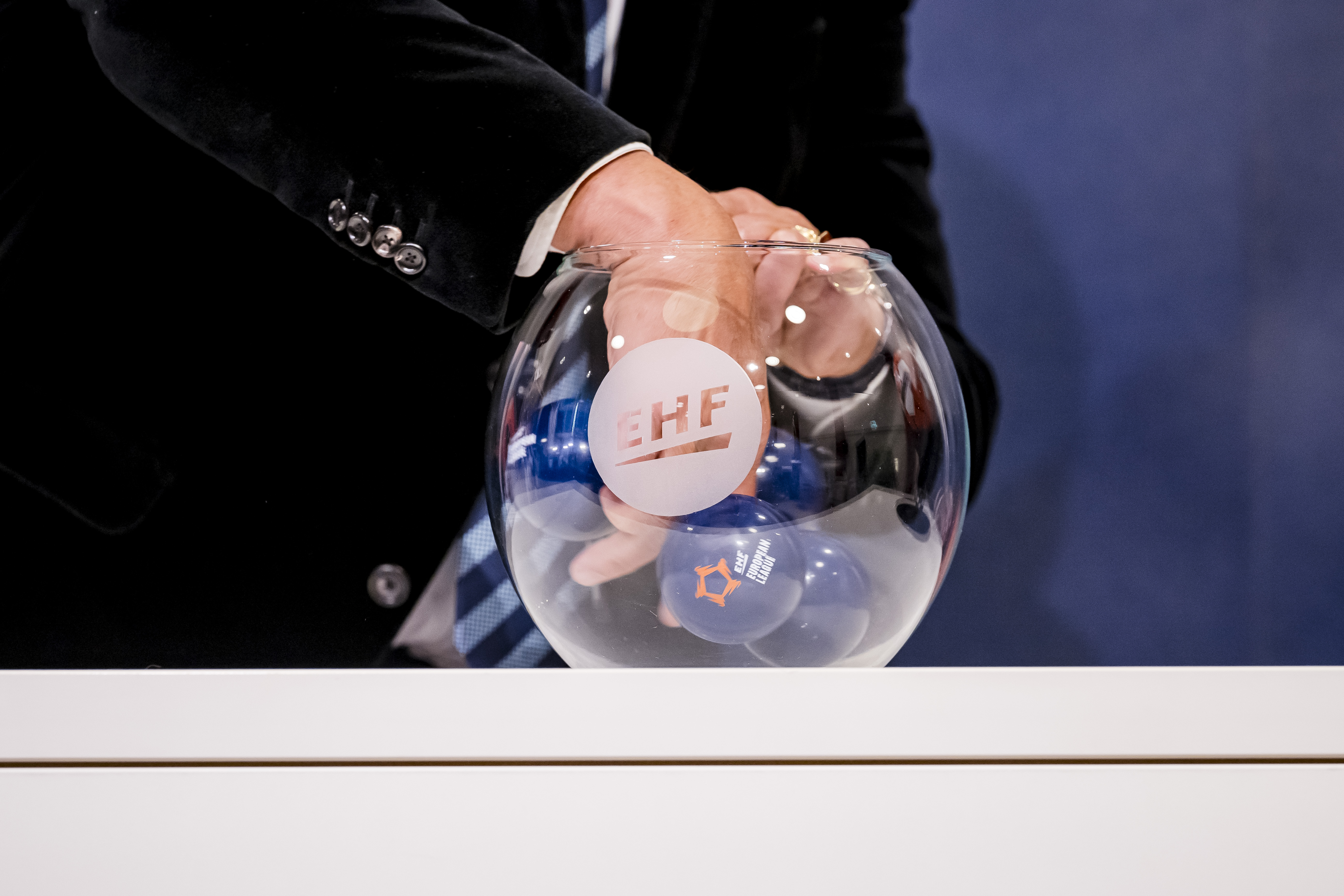 Löwen face Füchse; Flensburg meet Dinamo in Hamburg