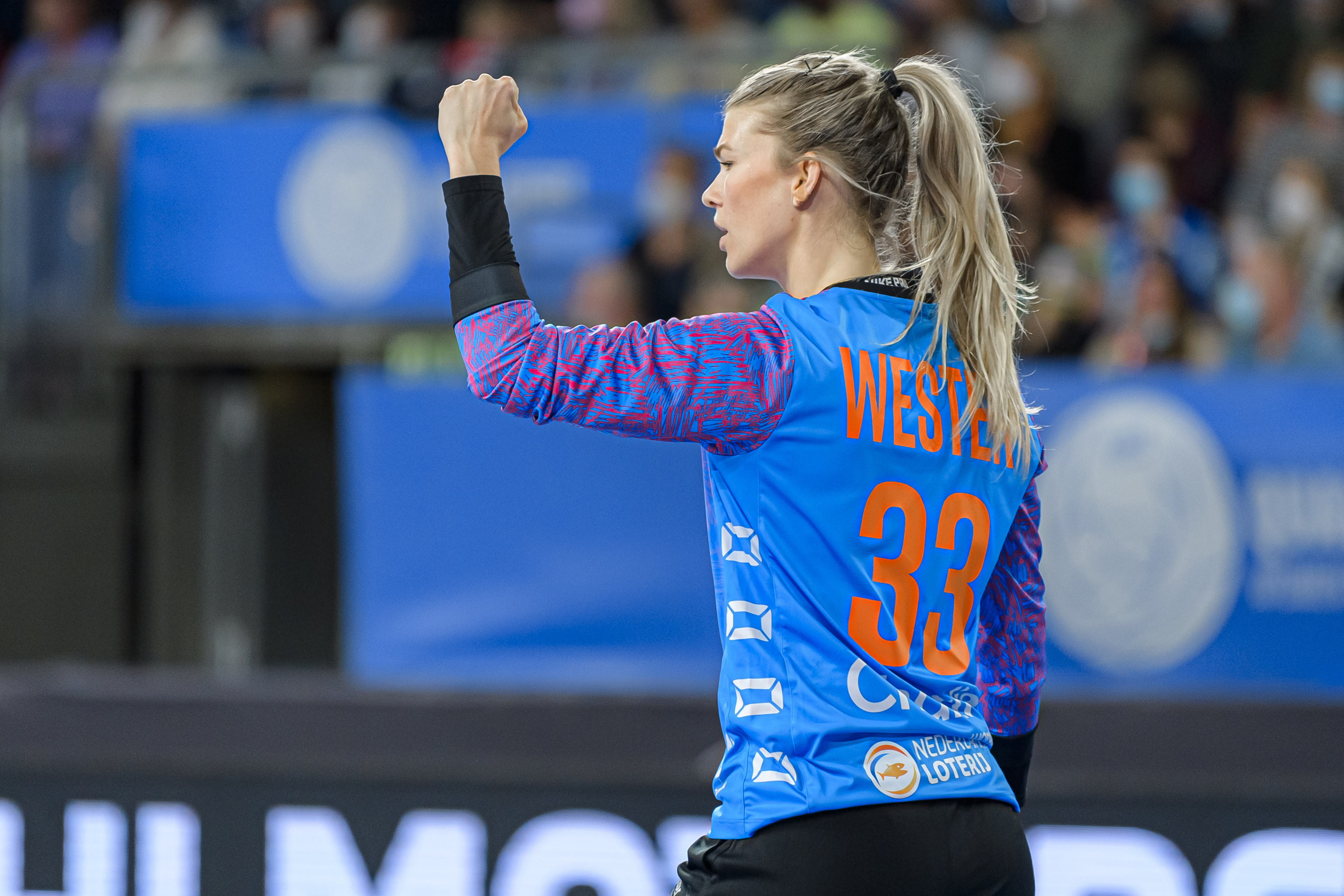 Summary: Four teams with maximum points after round 3