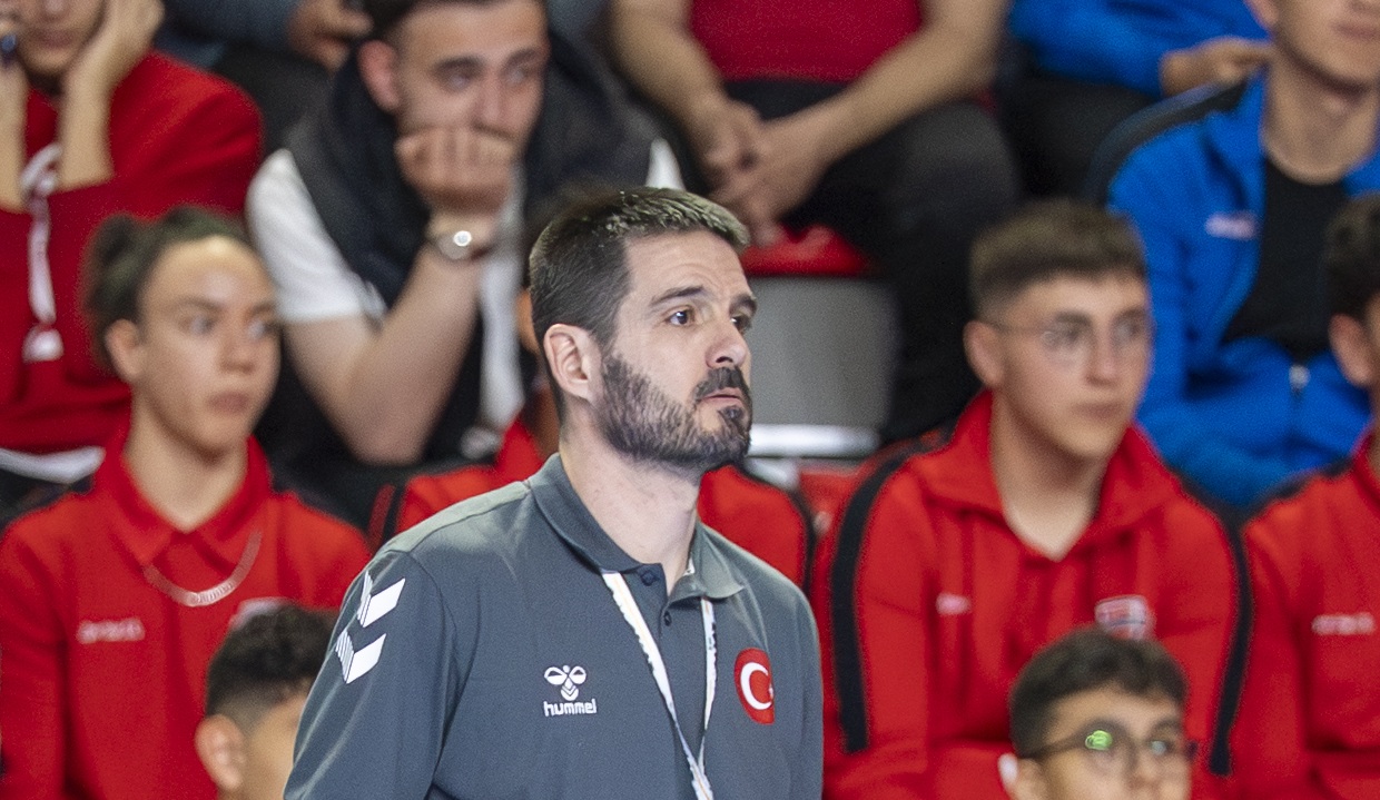 20260106 TUR Coach Oliver Roy Camino