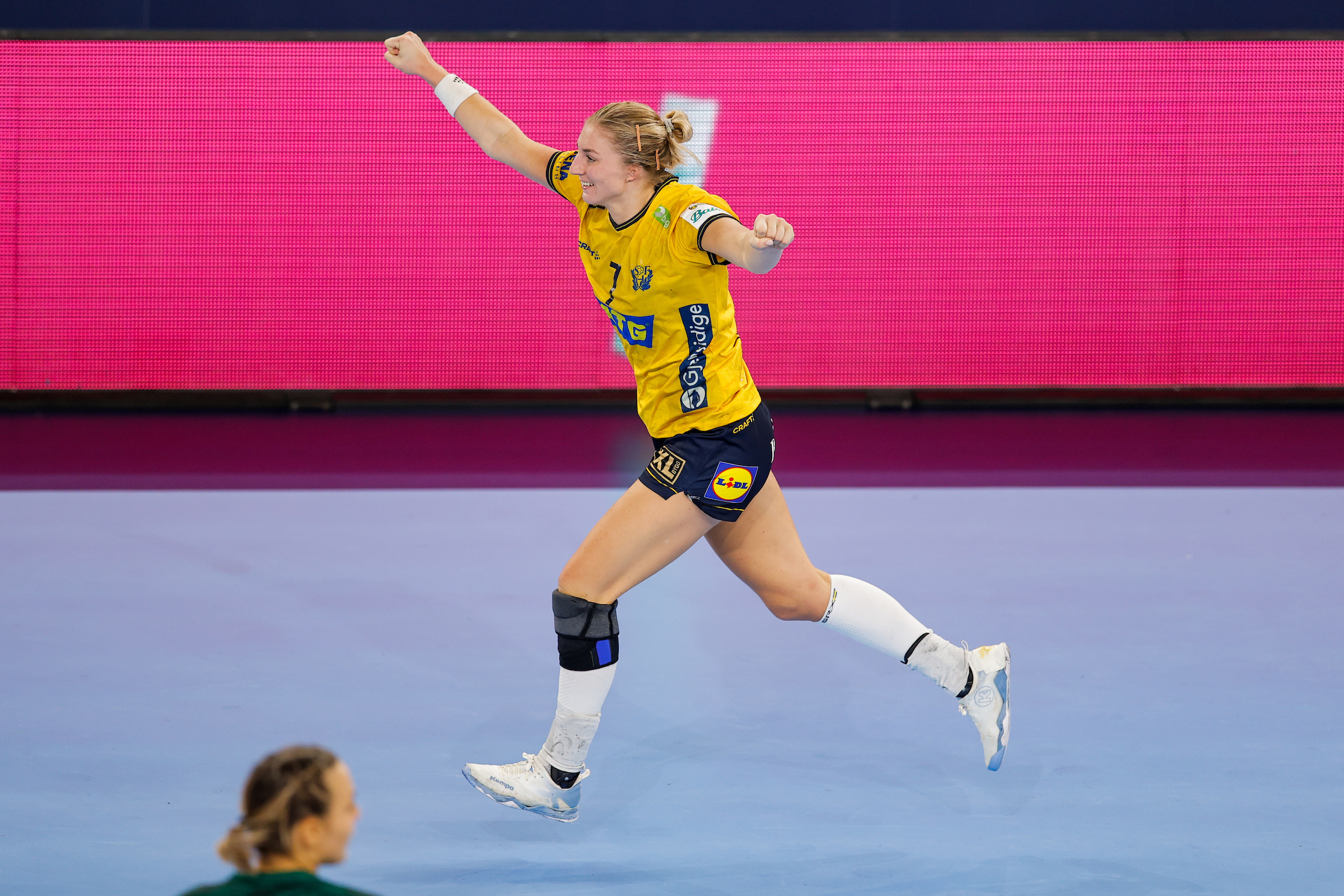 Sweden earn vital first main round points