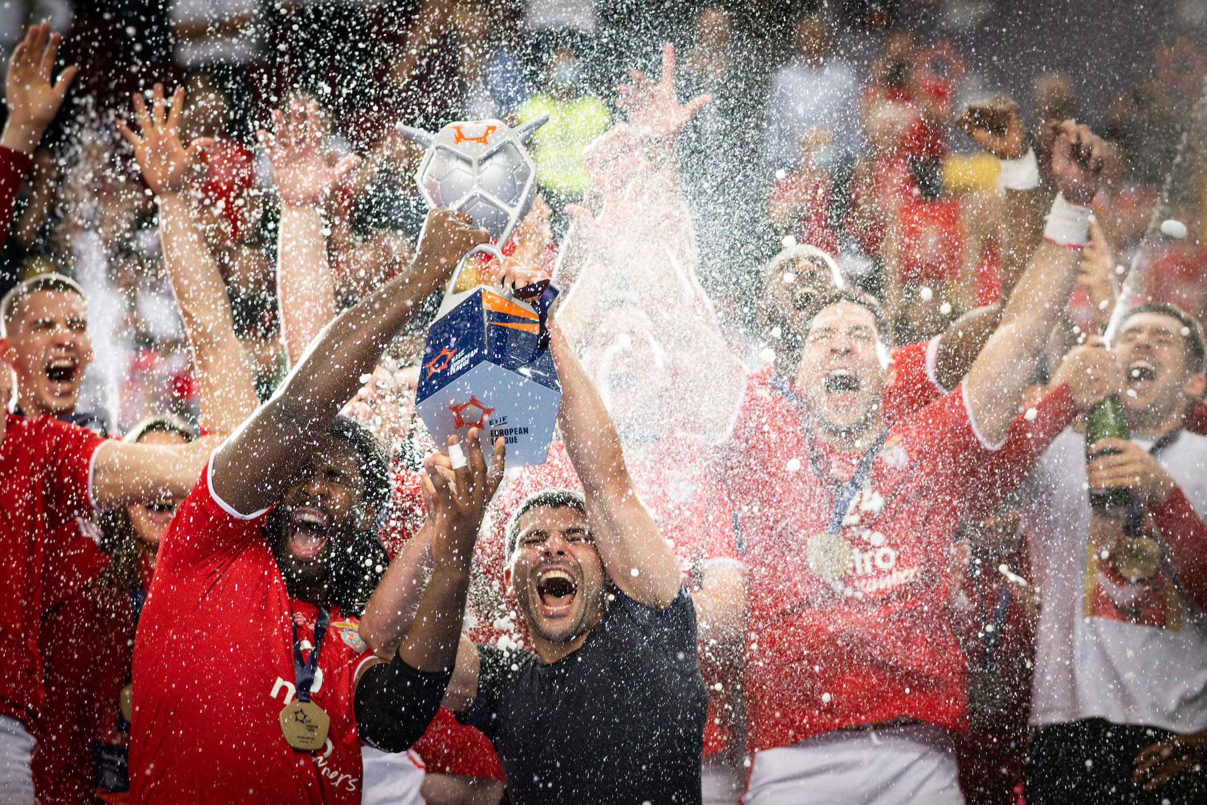 Summary: Benfica lift historic trophy after dramatic final