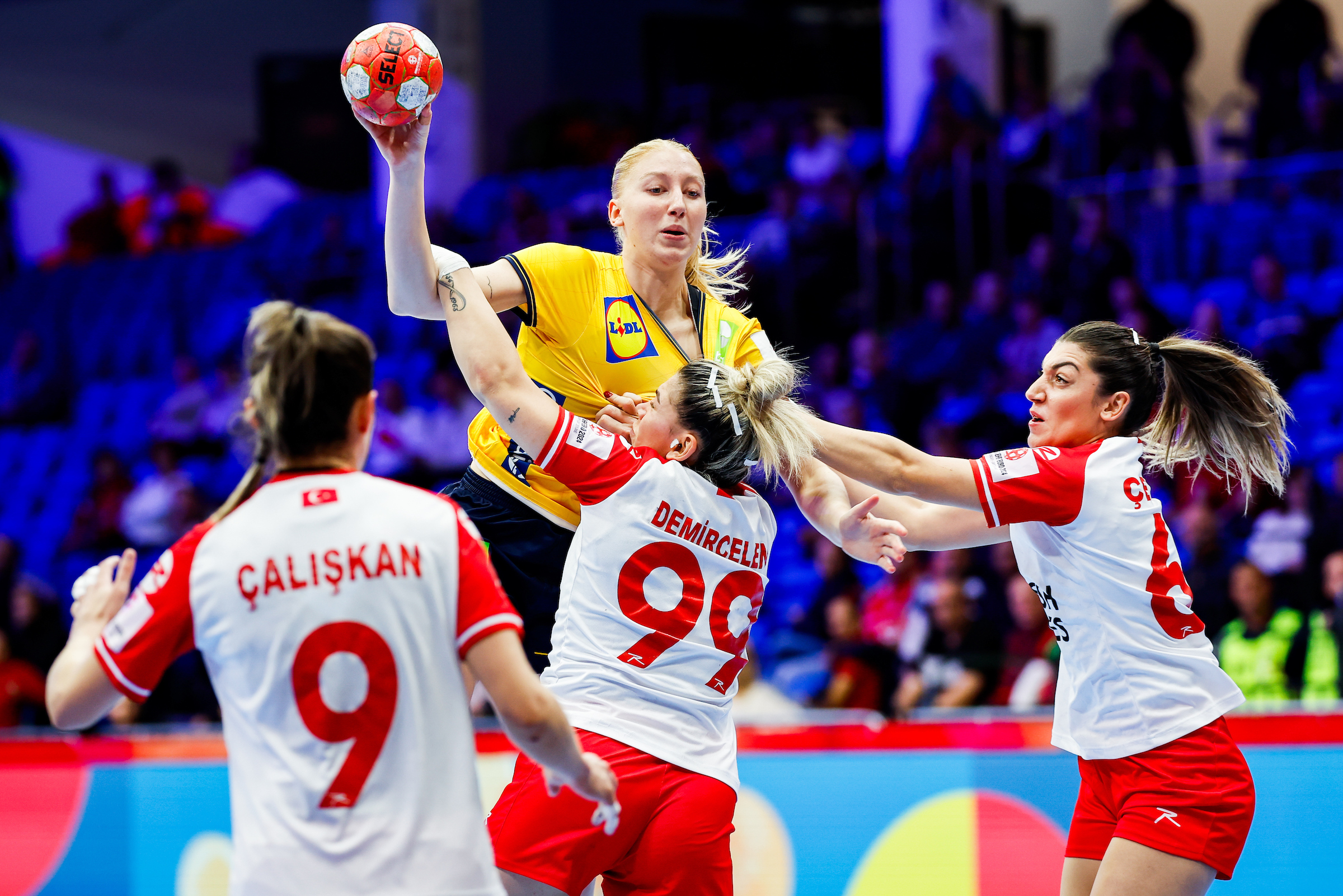 Sweden set new records and book main round berth