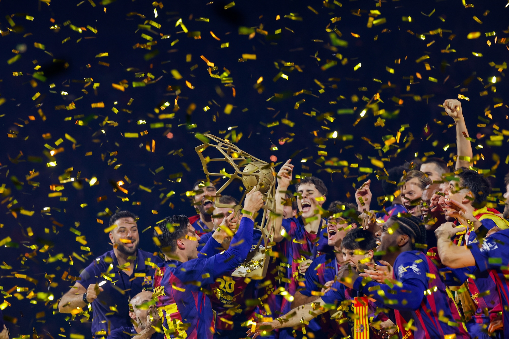 Barça overcome Füchse resistance to win 12th title