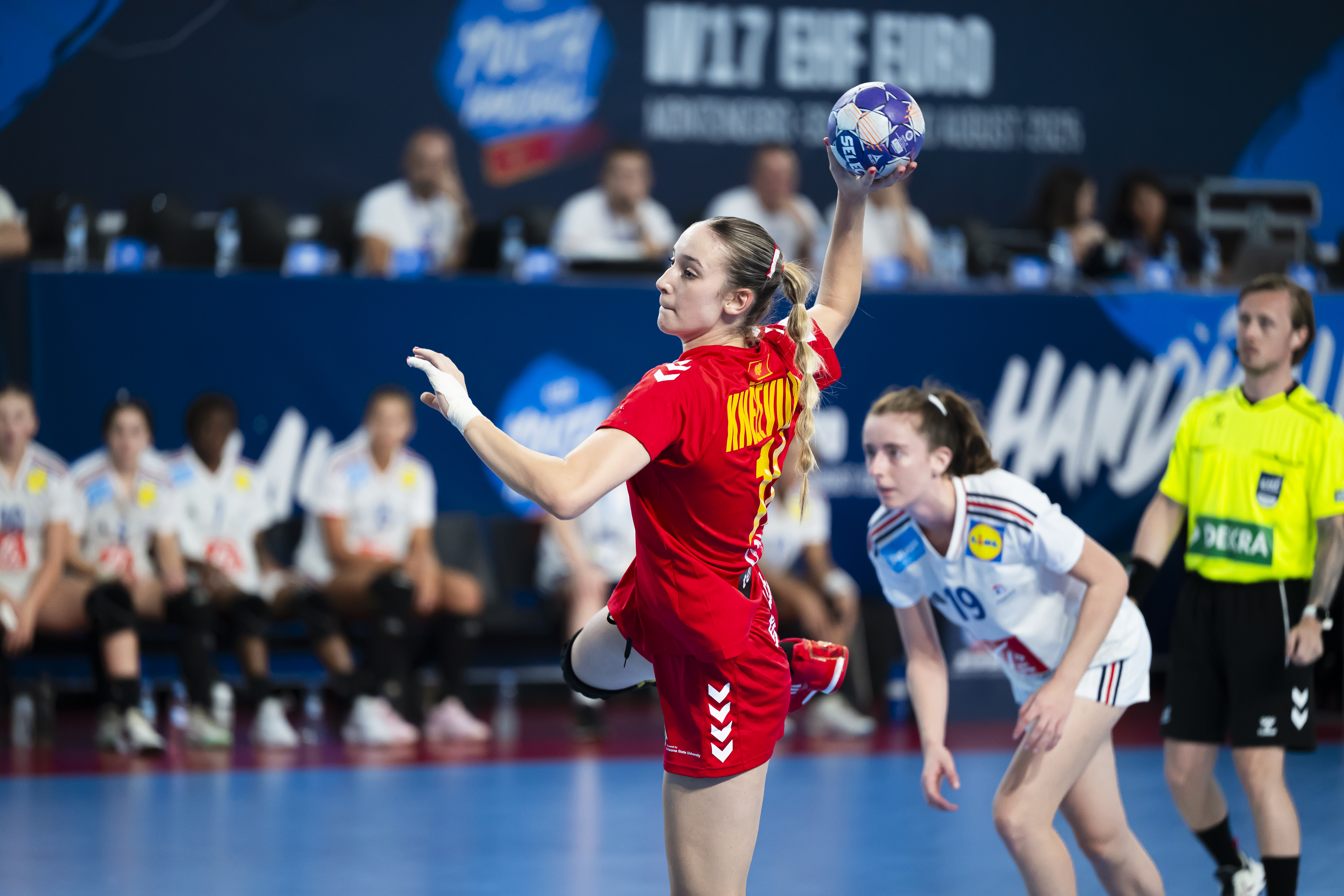 Places in the W17 EHF EURO final to be decided tonight