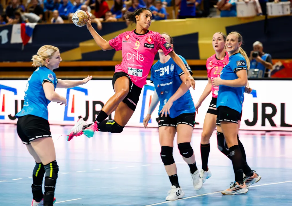 Titleholders hope to improve chances for play-off spot