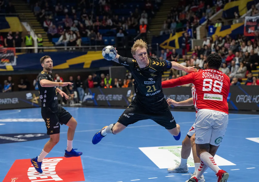 Kiel conquer Dinamo’s fortress in style