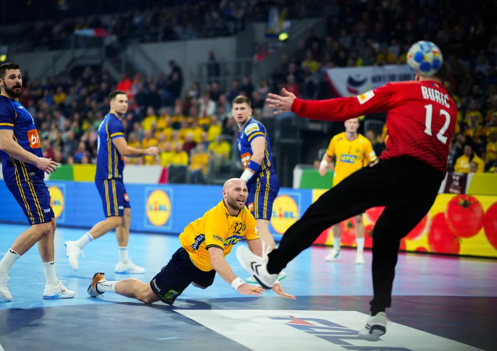 Reigning champions Sweden shrug off slow start to beat Bosnia