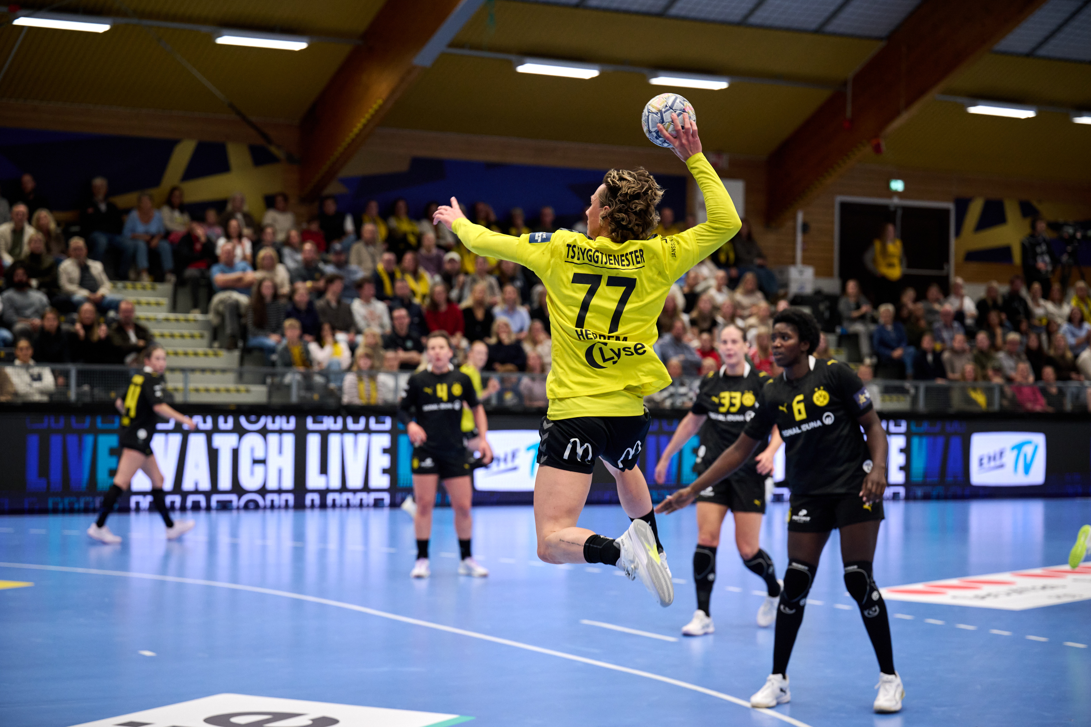 20261004 Sola Borussia Dortmund Hans Lie NZ92978