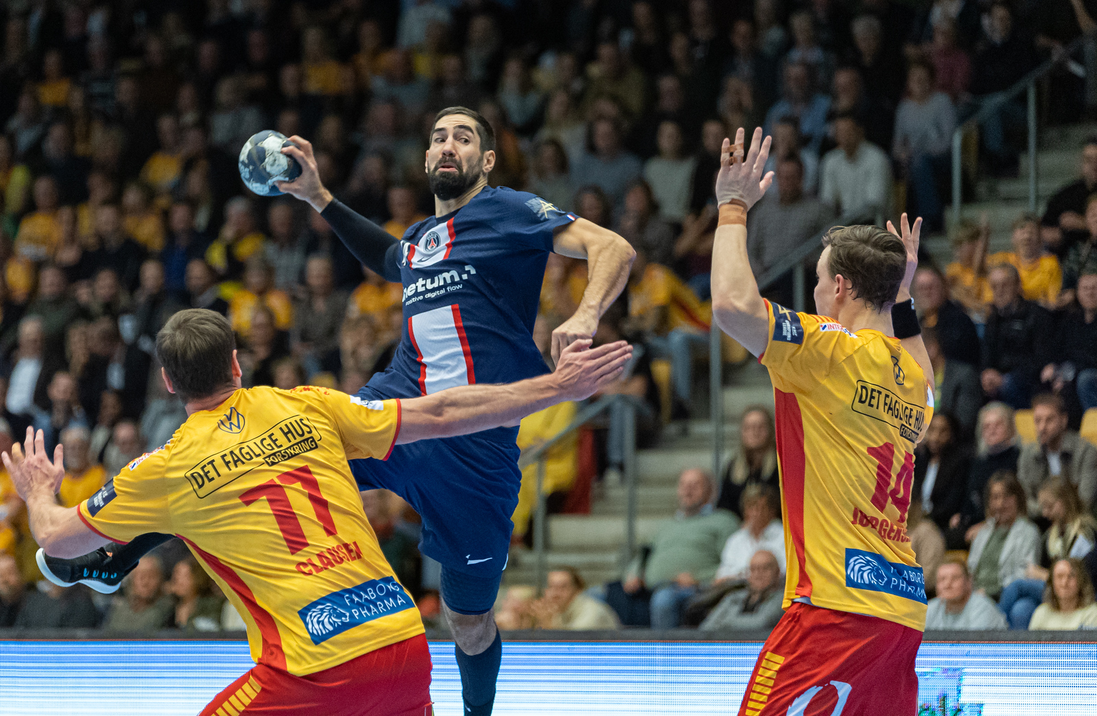 SUMMARY: Barça beat Kiel in MOTW; PSG end round 8 top of group A