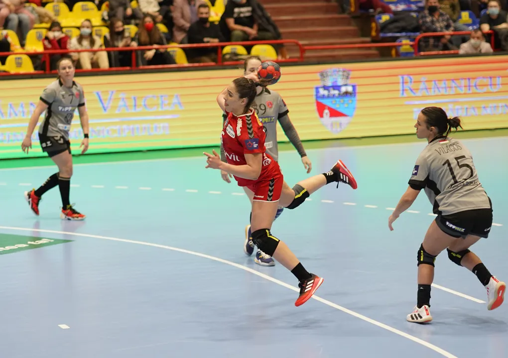 Valcea open account with clear win over Váci